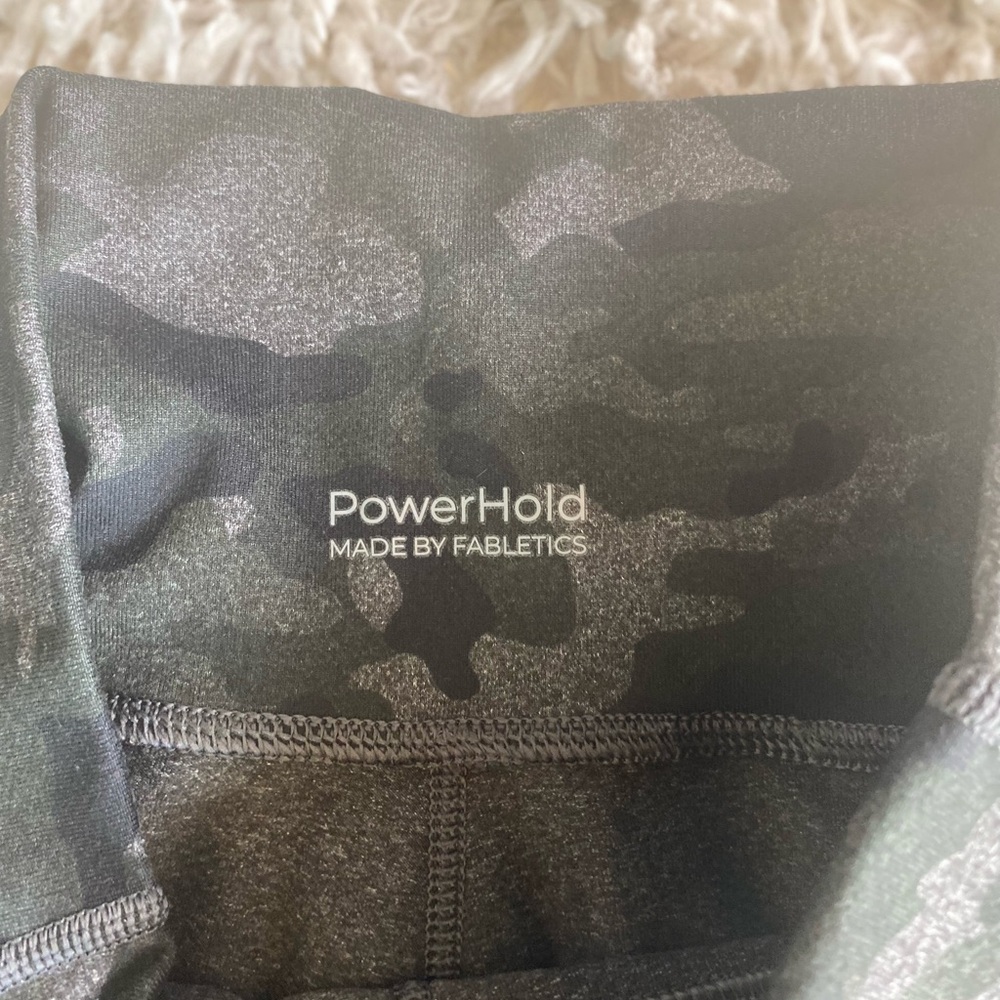 Fabletics camo bike shorts - Picture 4 of 5